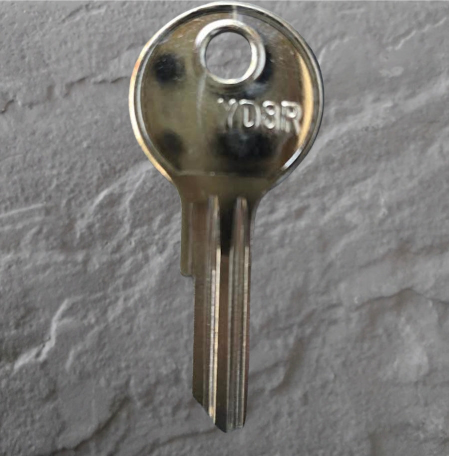 YALE - YD8R ERREBI  -  YA4R SILCA